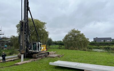 Start bouw villa met bijgebouw te Hendrik-Ido-Ambacht